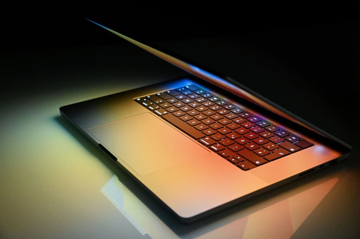 Apple MacBook Pro 16 M2 Max — Şarj döngüsü düşük 2