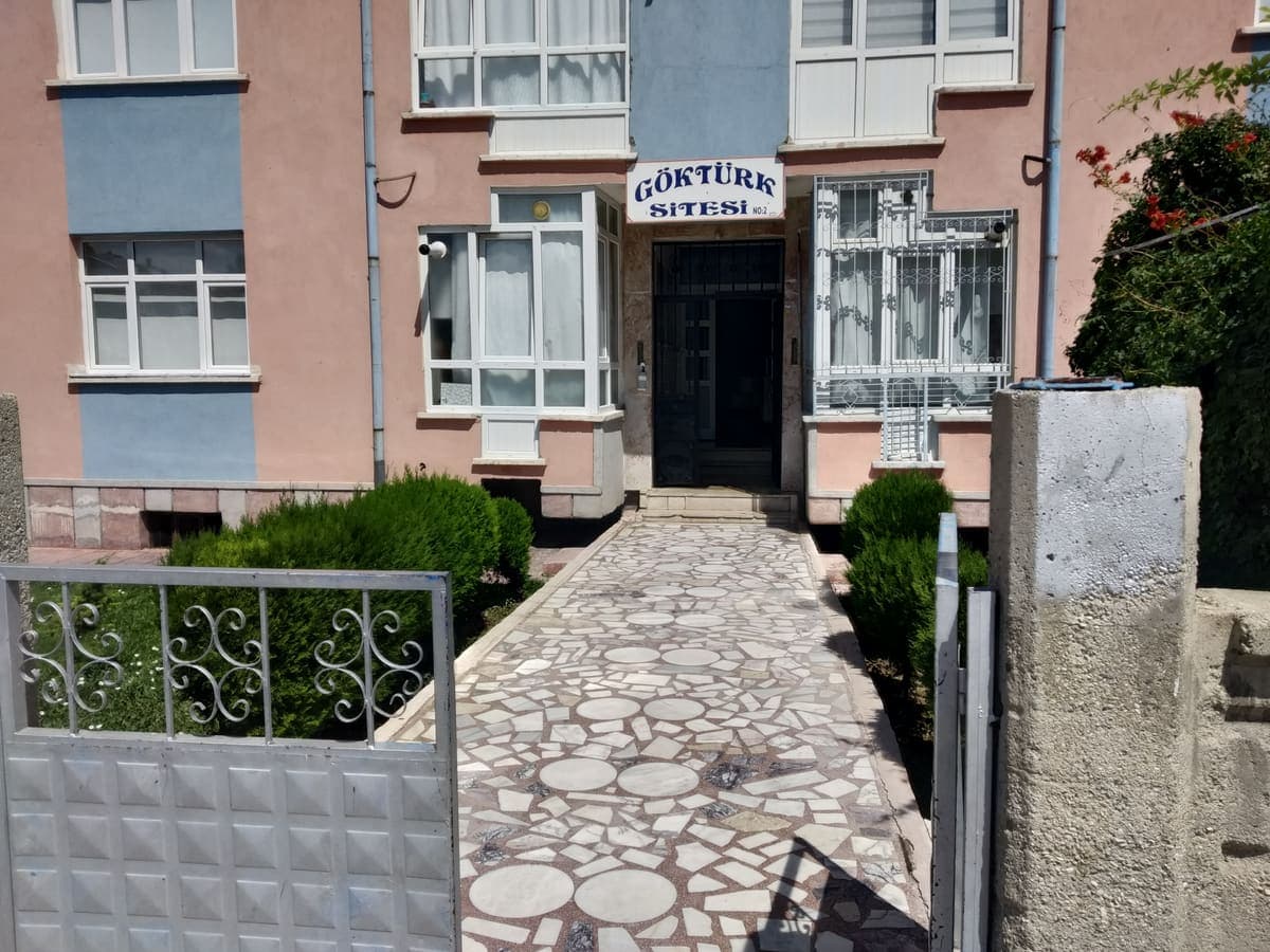Dumlupınar İstiklal Mahallesi'nde 2+1 Daire | 97 m² — Geniş balkonlu