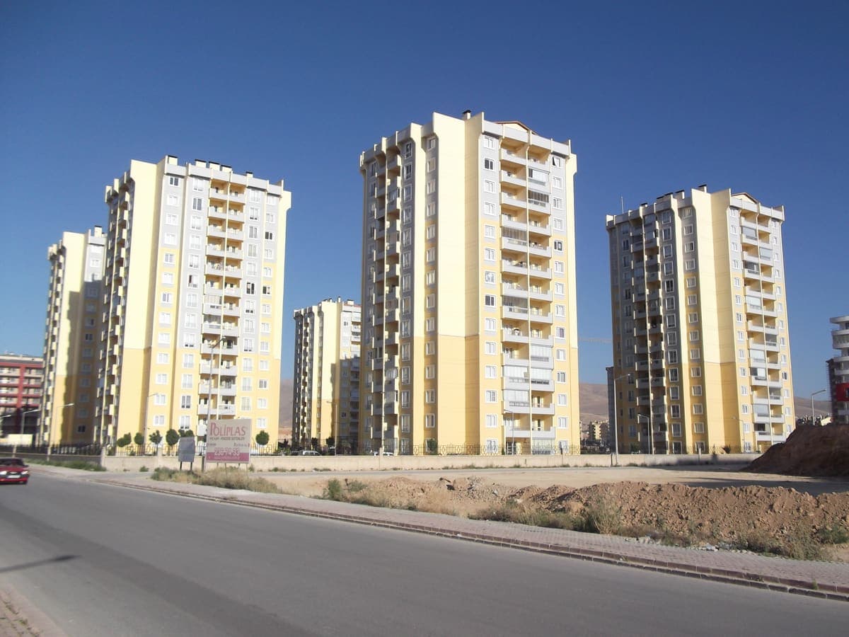 Simav Yeni Mahallesi'nde 1+0 Daire | 70 m² — Okula ve hastaneye yürüme mesafesi