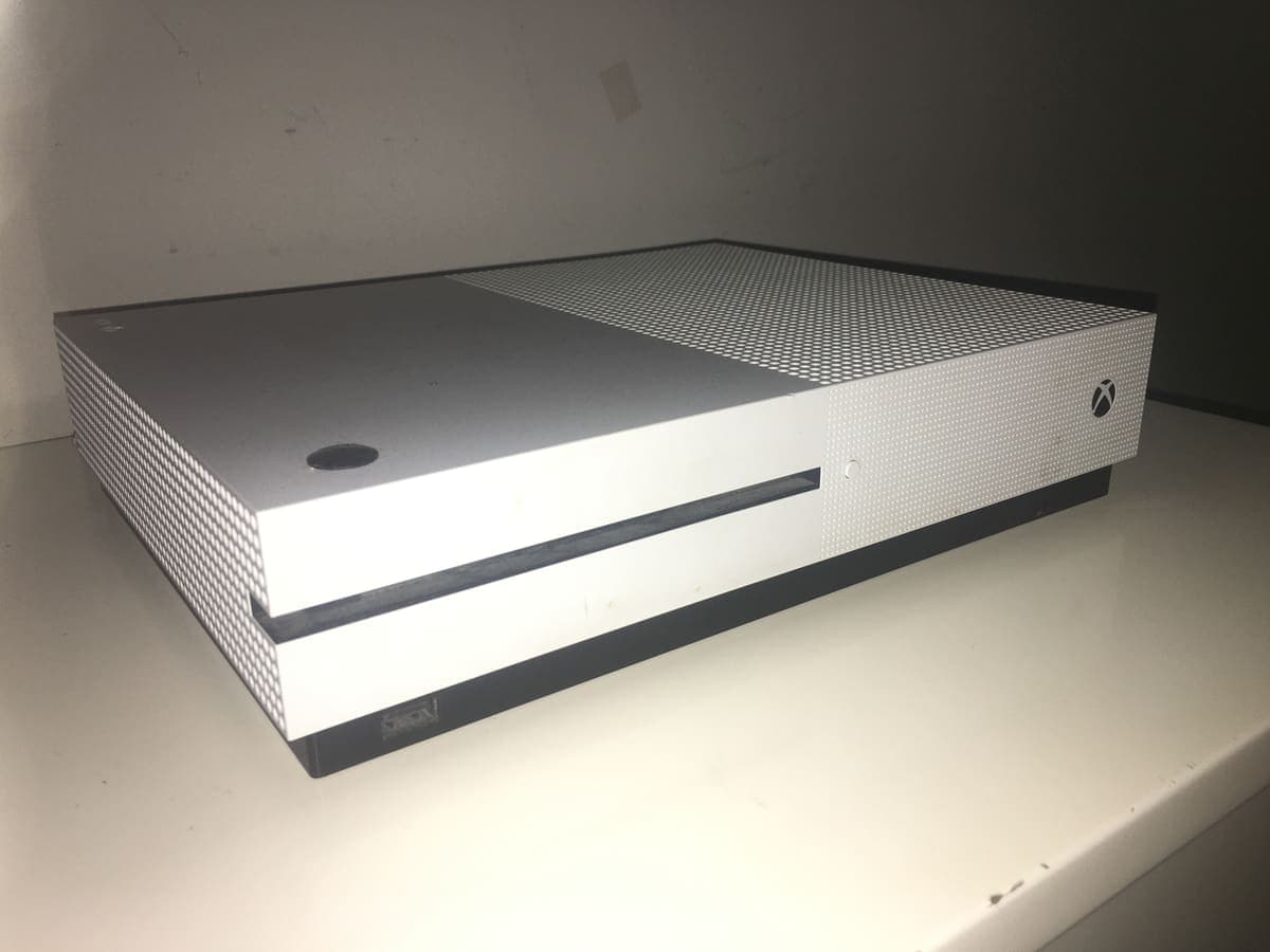 Microsoft Xbox One S — Orijinal kutusunda 2