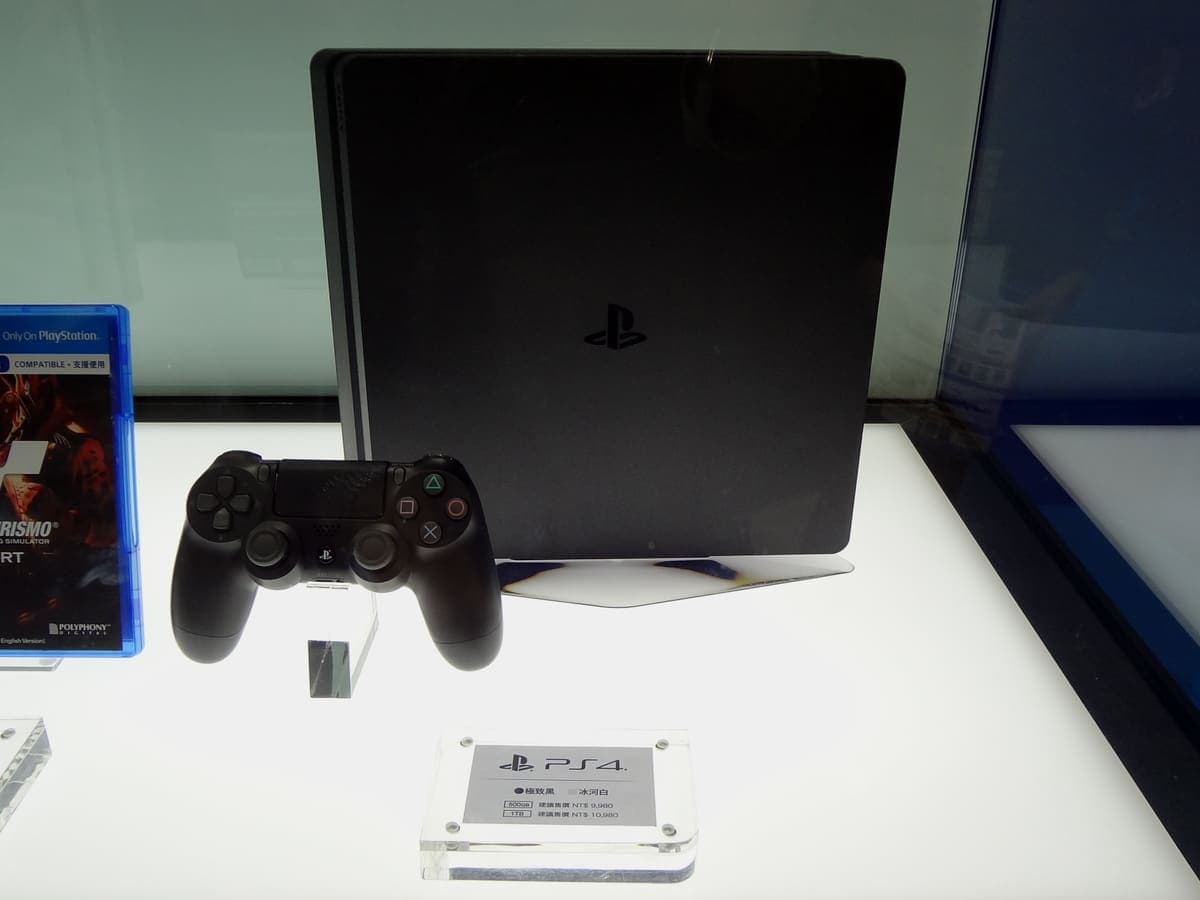 Sony PlayStation 4 Slim — Ek oyunlarla birlikte 3