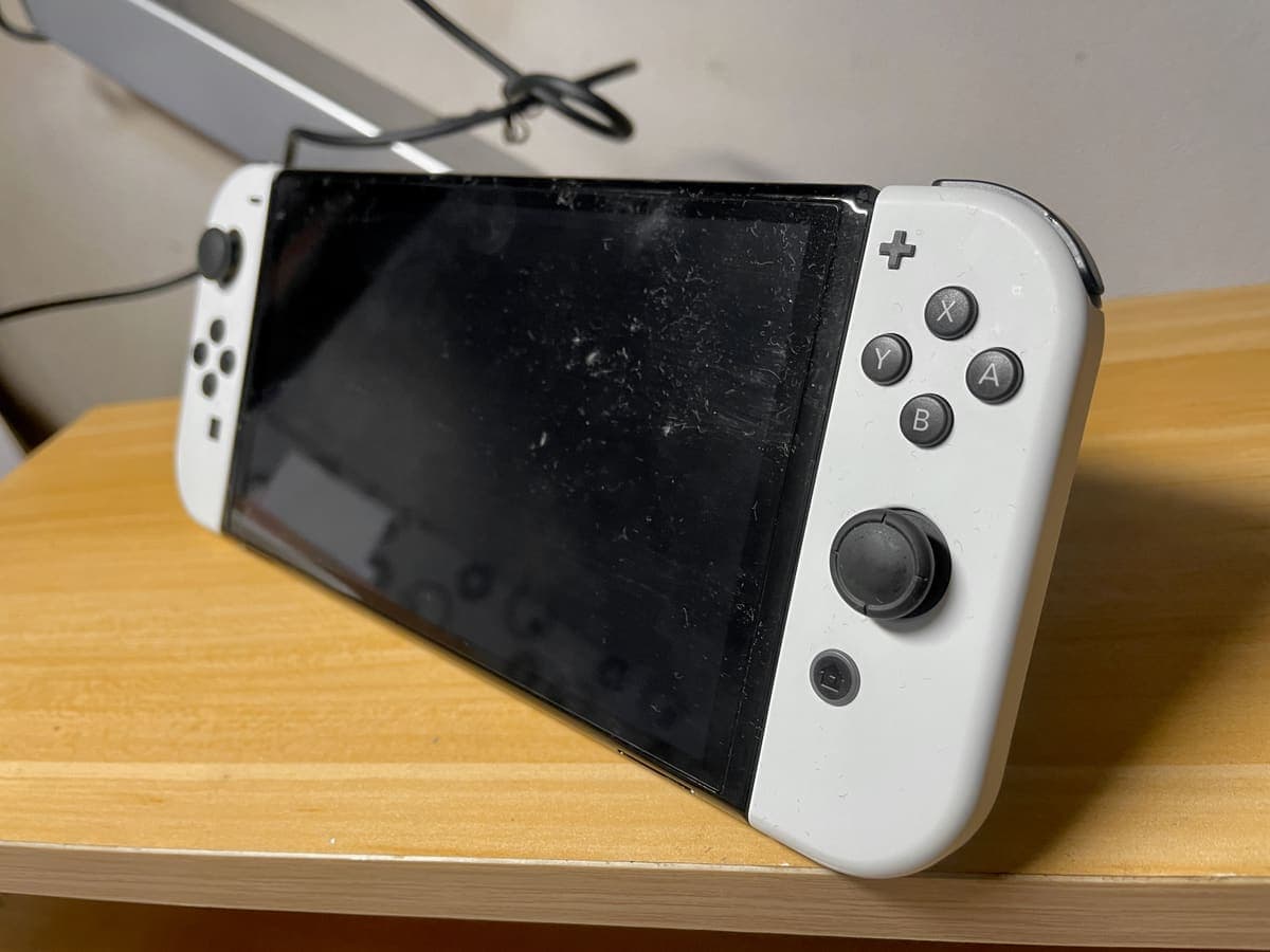 Nintendo Switch OLED — Az oynanmış, temiz 4