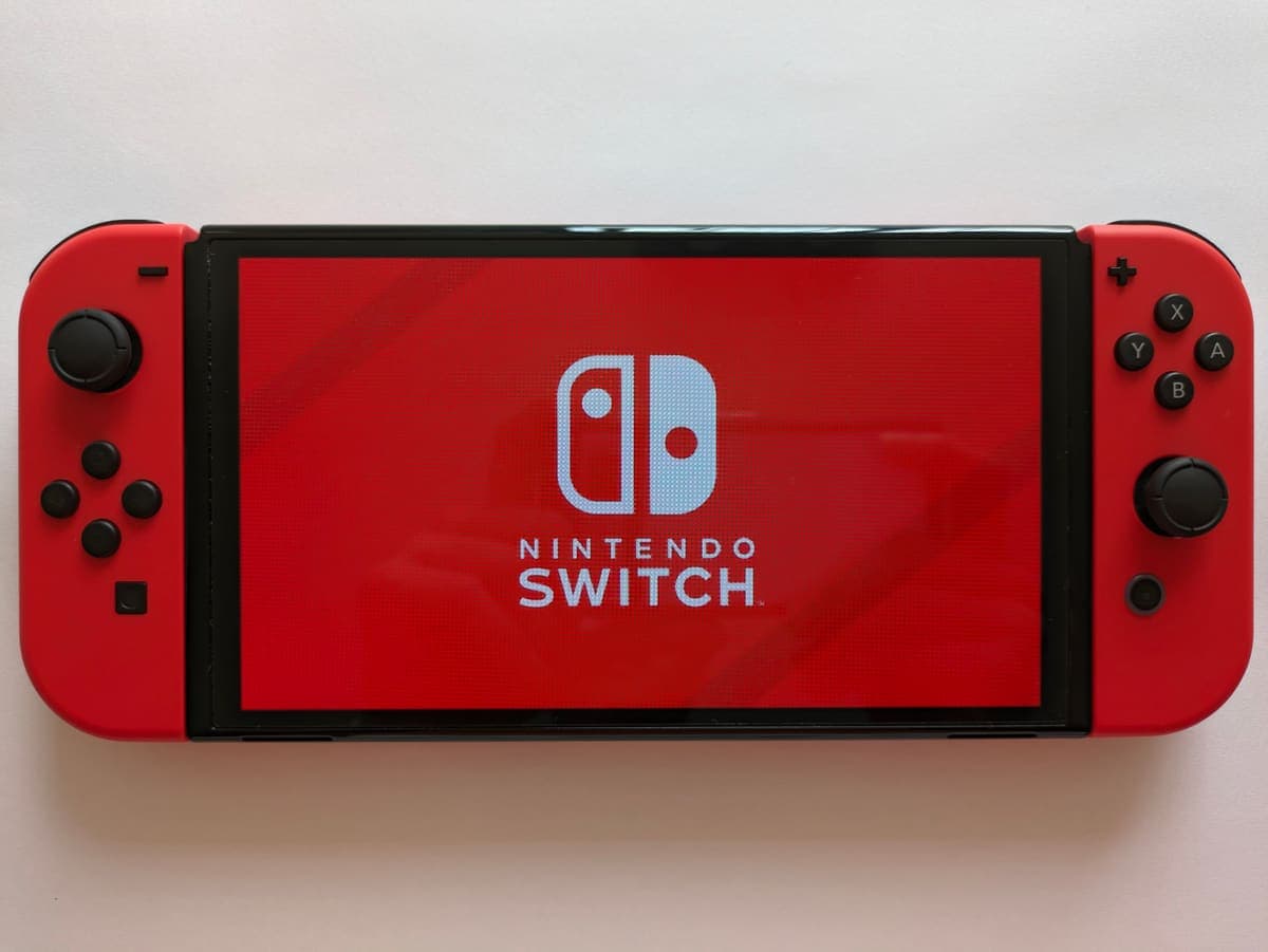 Nintendo Switch OLED — İki kolu birlikte 2