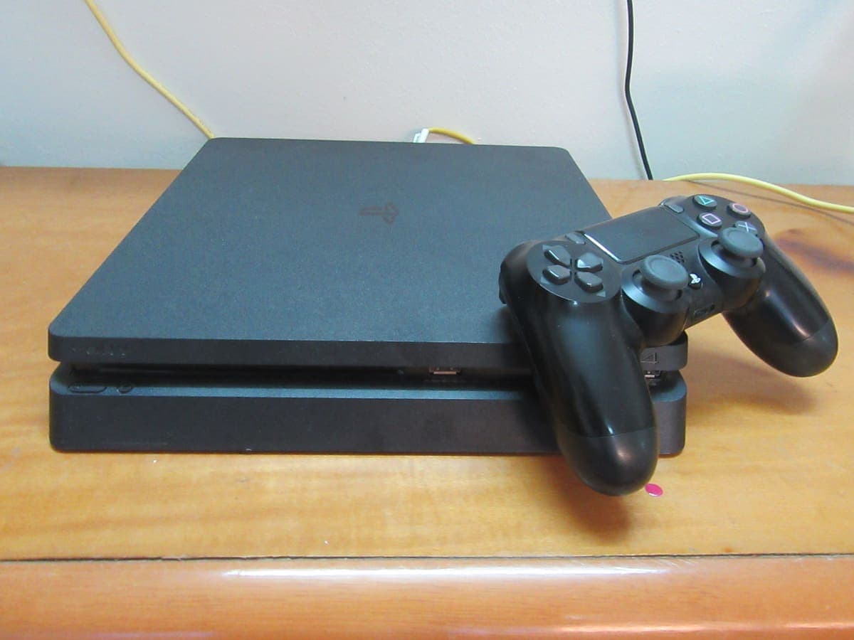 Sony PlayStation 4 Slim — Ek oyunlarla birlikte 2