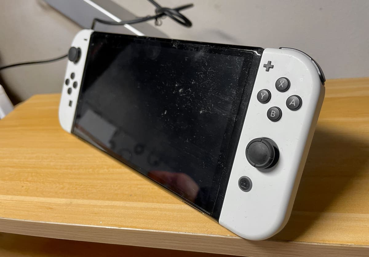Nintendo Switch OLED — Az oynanmış, temiz 3