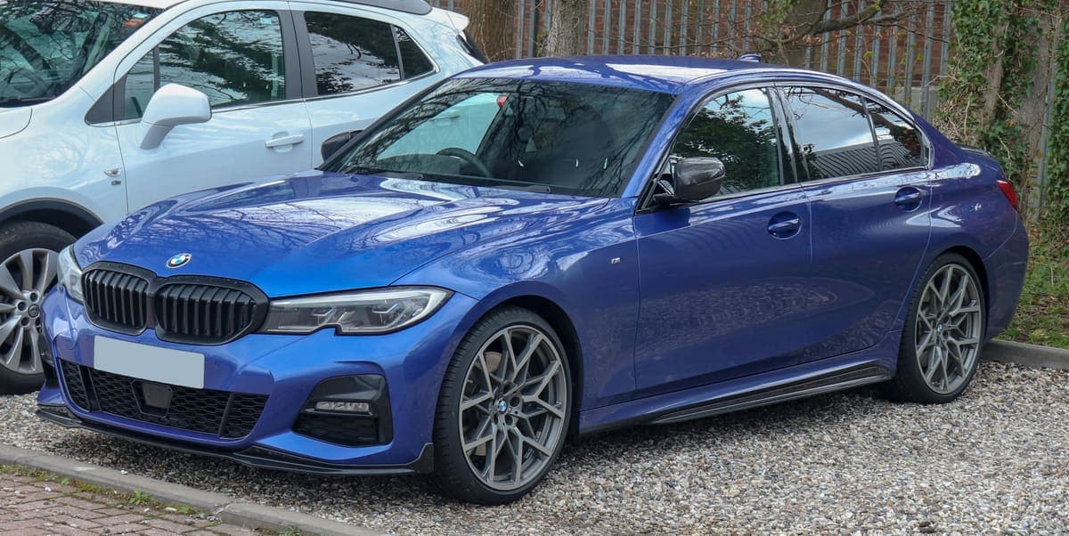 2020 BMW 320i First Edition — Garaj arabası, az kullanılmış 3
