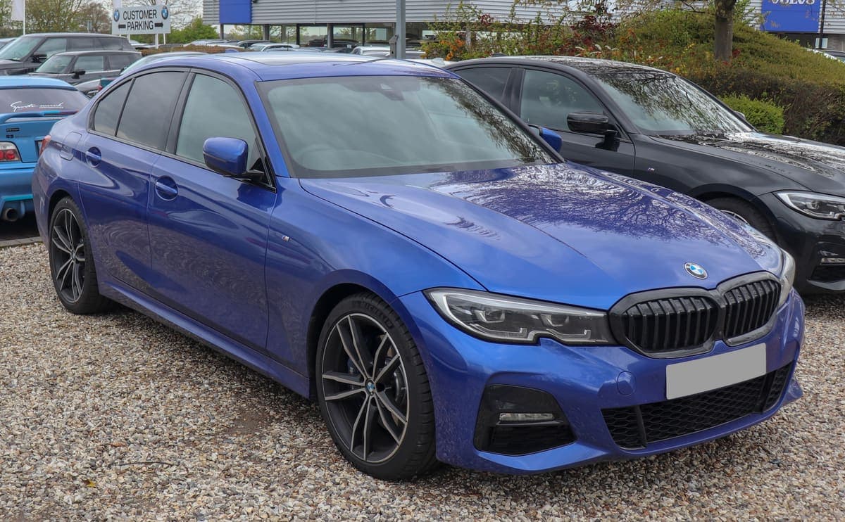 2020 BMW 320i First Edition — Garaj arabası, az kullanılmış 4